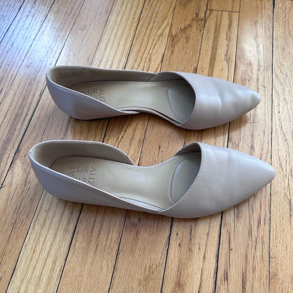 Naturalizer Women's Cream Flats